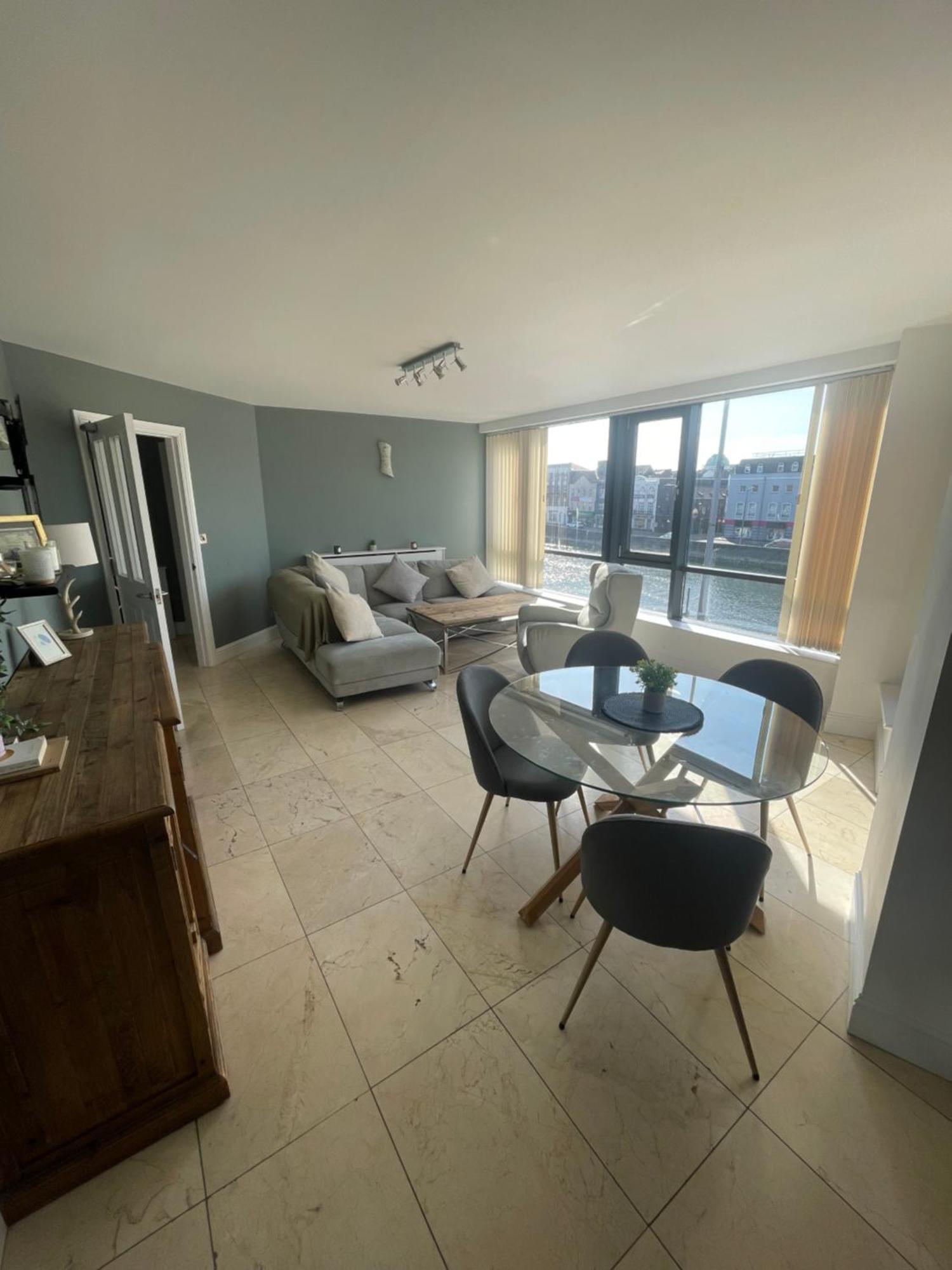Fabulous And Sunny 2 Bed Apartment, In City Centre Cork Exterior photo